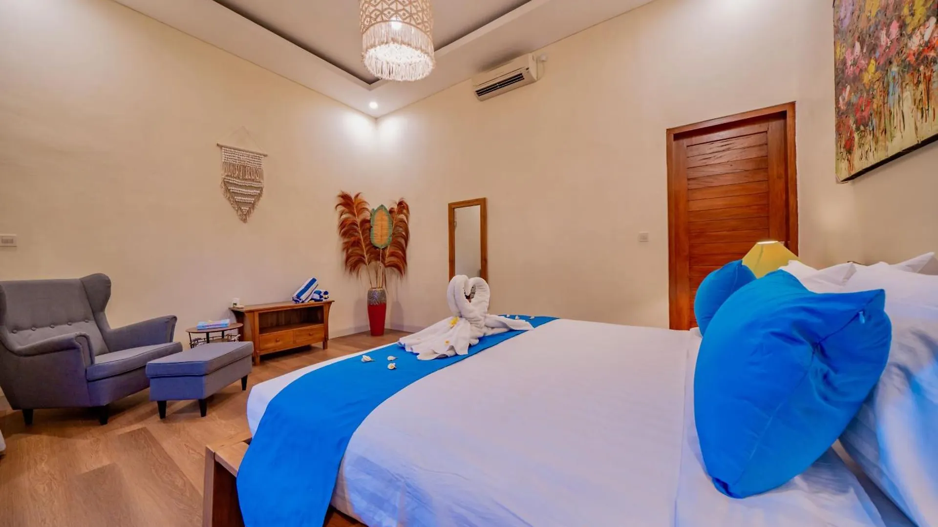 Villa Paradise Seminyak  塞米亚克