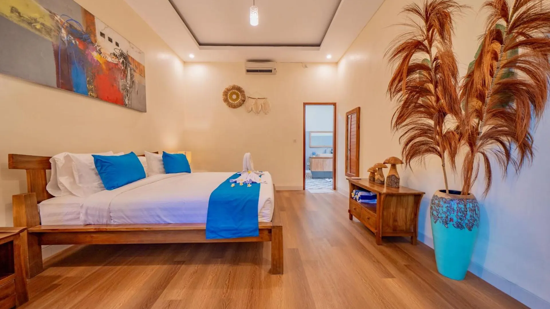 Villa Paradise Seminyak  塞米亚克